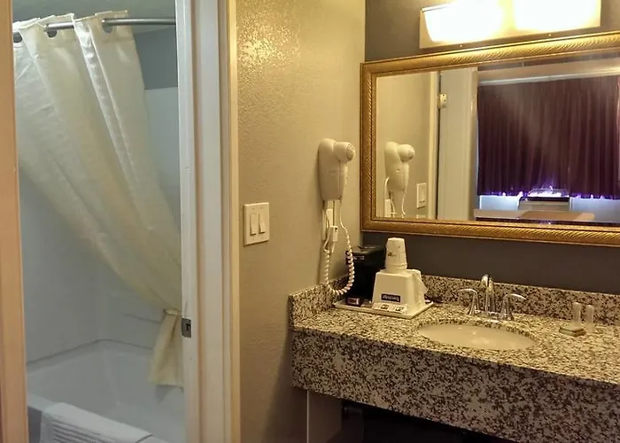 Travelodge By Wyndham Near I-40