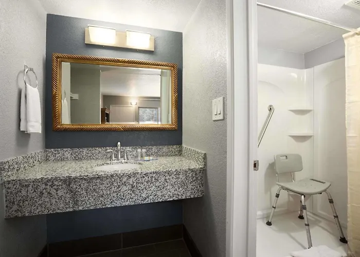 Travelodge By Wyndham Near I-40 Motel 3*